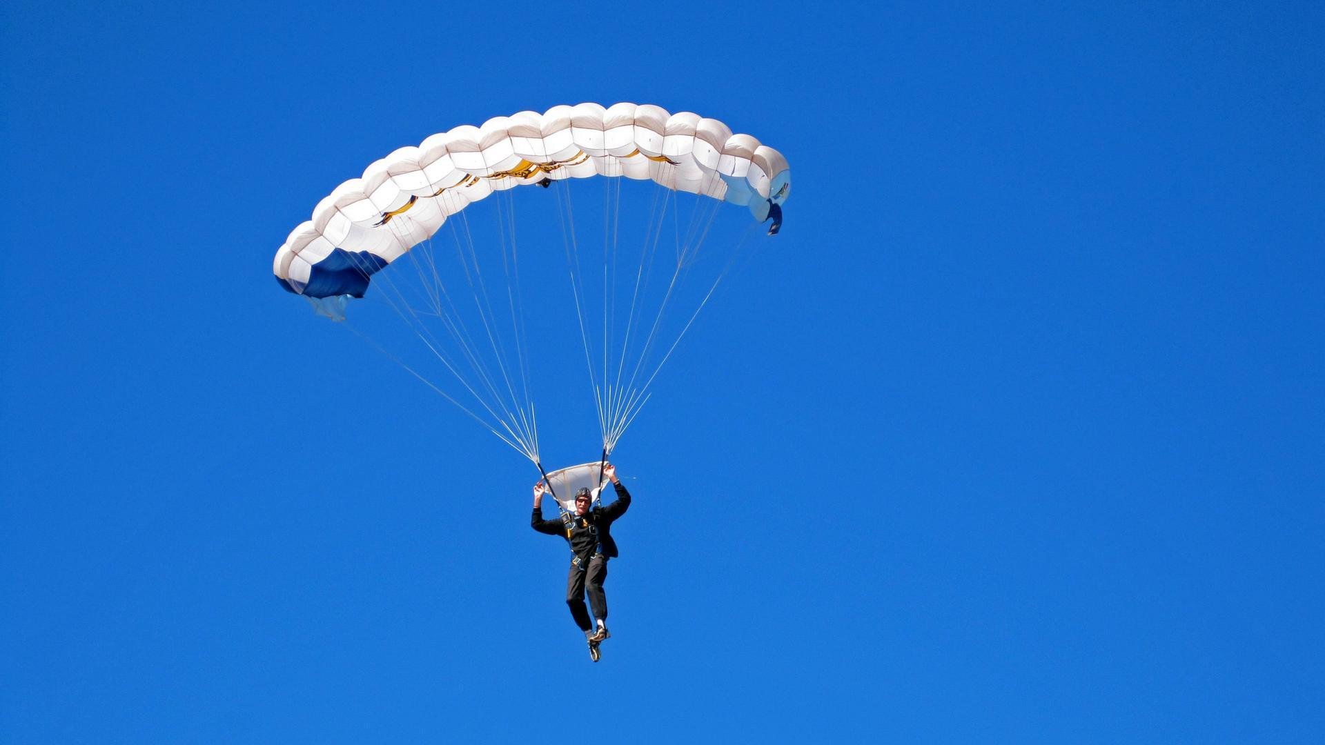 开云体育ios下载-_高空空中漂移：在云间释放速度激情_，空中飘移